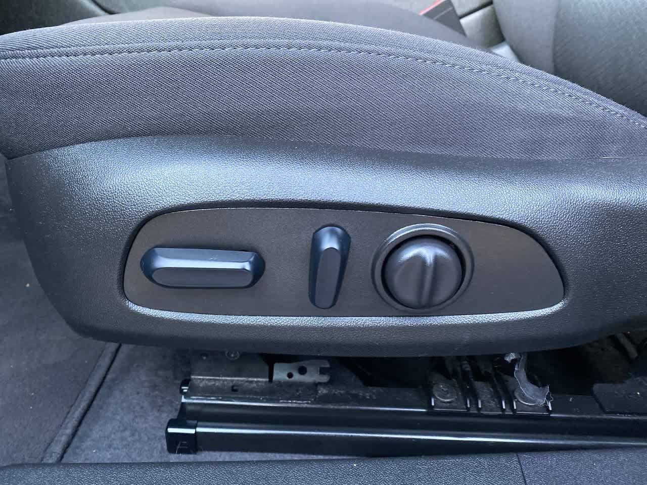 Used 2025 Chevrolet Malibu LT FWD image 14
