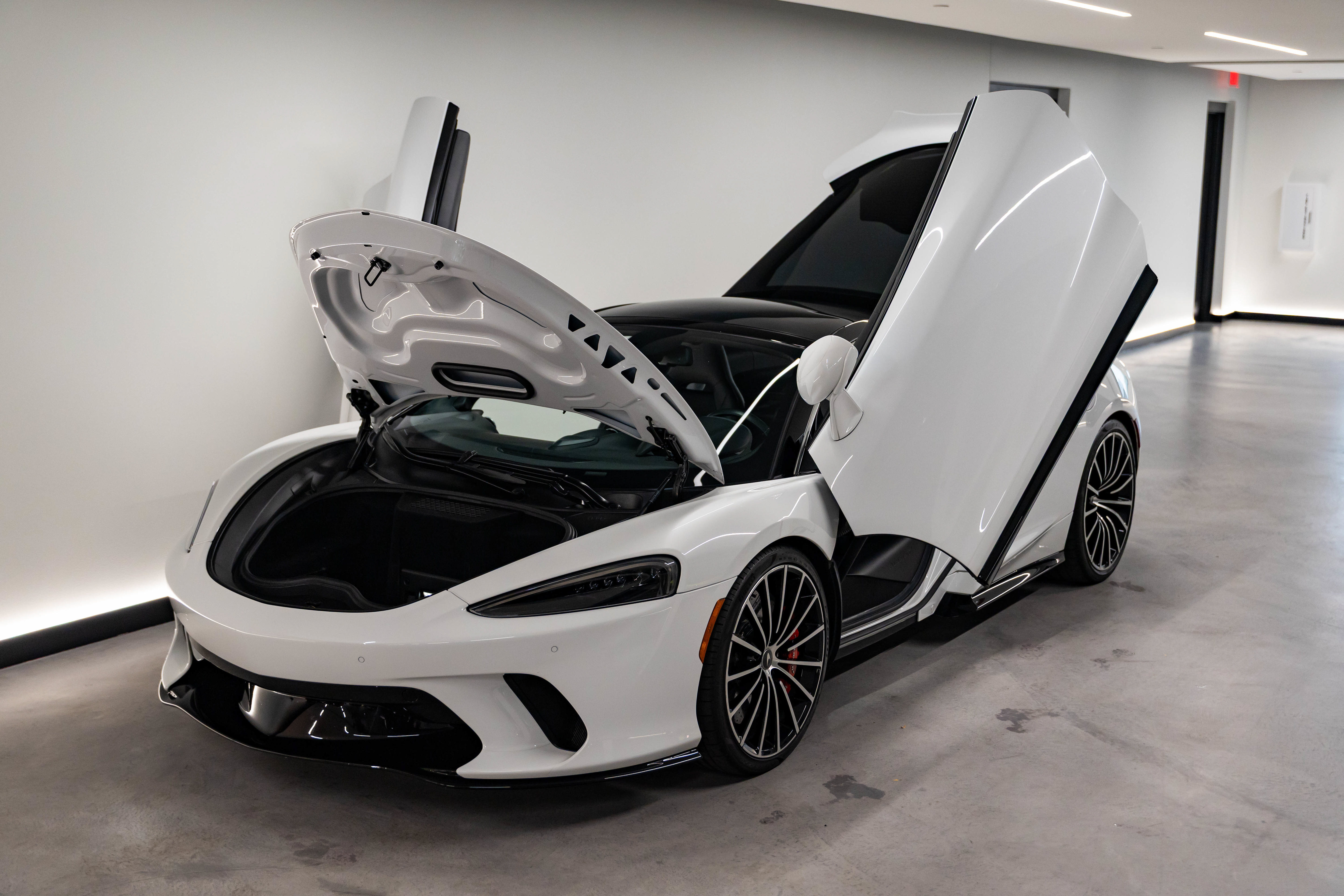 Used 2020 McLaren GT RWD image 20