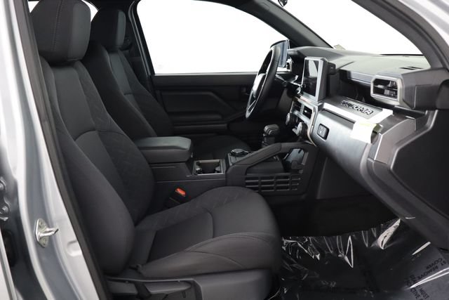 Used 2025 Toyota Tacoma SR5 AWD/4WD image 11