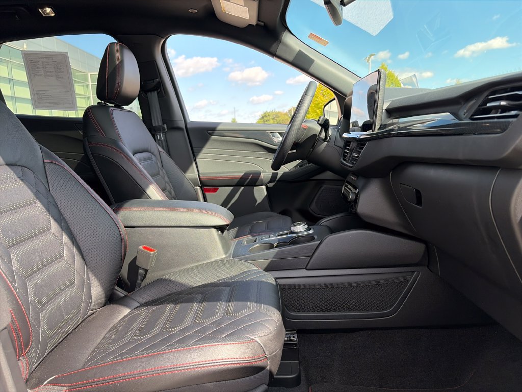 Used 2023 Ford Escape ST-Line Elite w/ Premium Technology Package AWD/4WD image 12