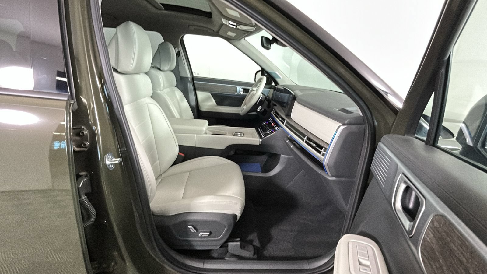 Used 2024 Hyundai Santa Fe Limited AWD/4WD image 35