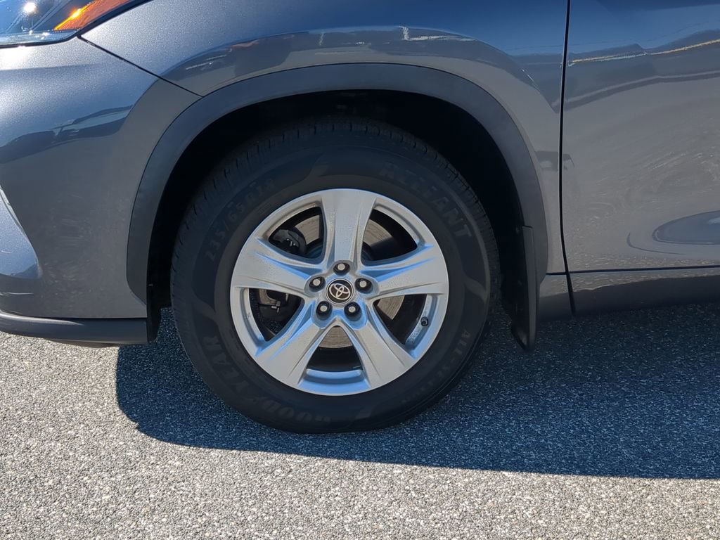 Used 2021 Toyota Highlander LE image 19