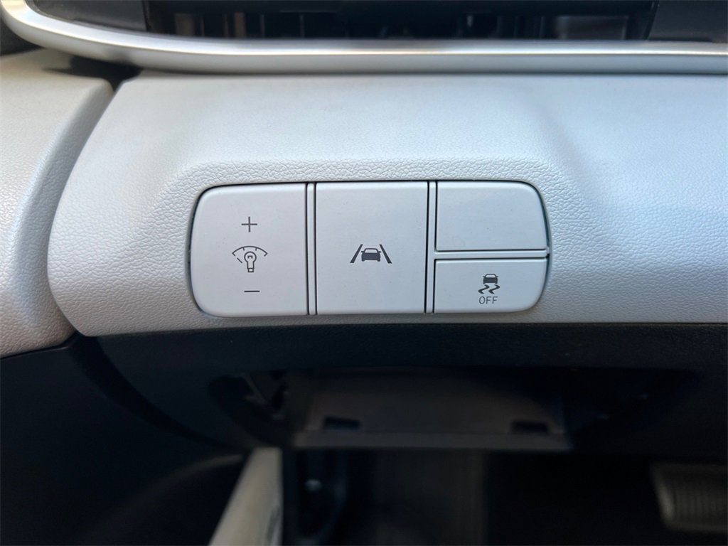 Used 2023 Hyundai Elantra Limited image 31