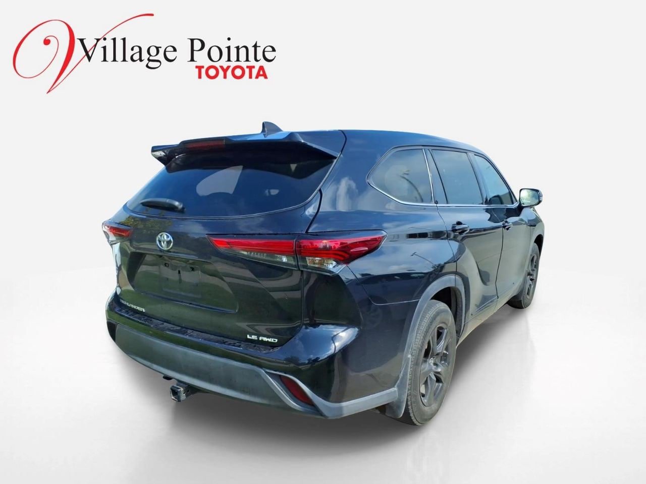 Used 2022 Toyota Highlander LE AWD/4WD image 4