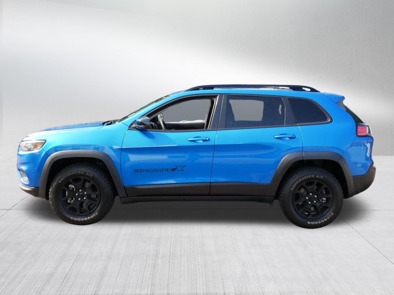 Used 2022 Jeep Cherokee Latitude AWD/4WD image 4