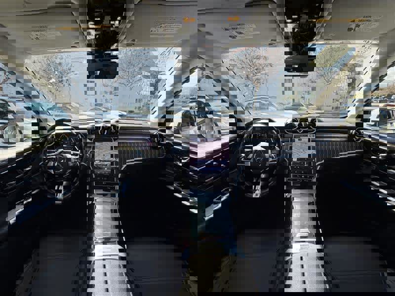 Used 2023 Mercedes-Benz GLC 300 4MATIC w/ Exclusive Trim Package image 8