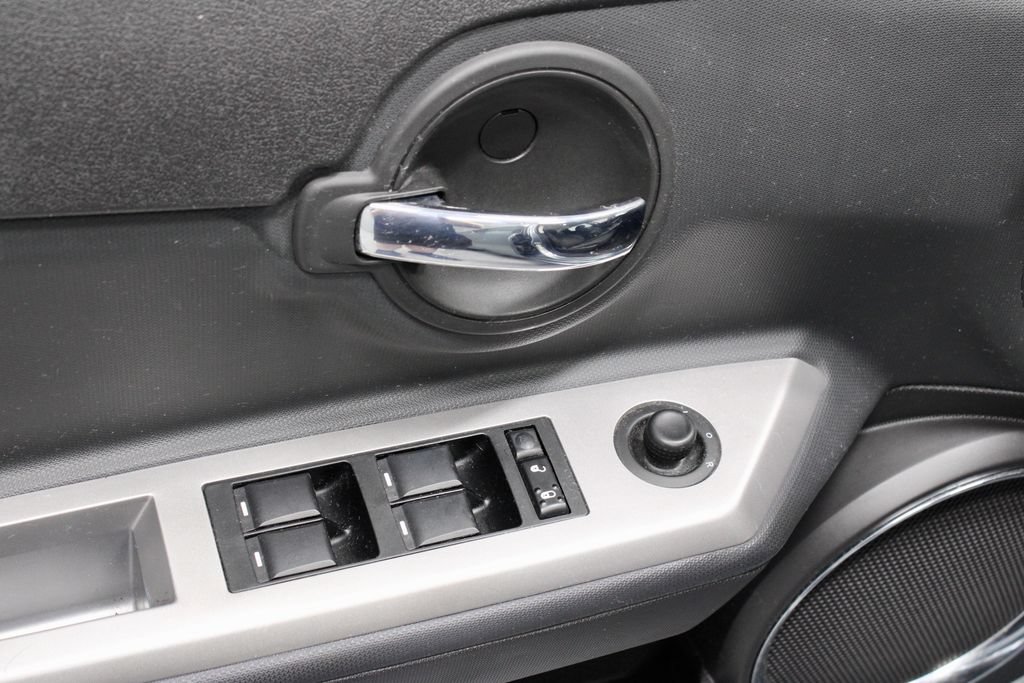 Used 2009 Dodge Avenger R/T FWD image 21