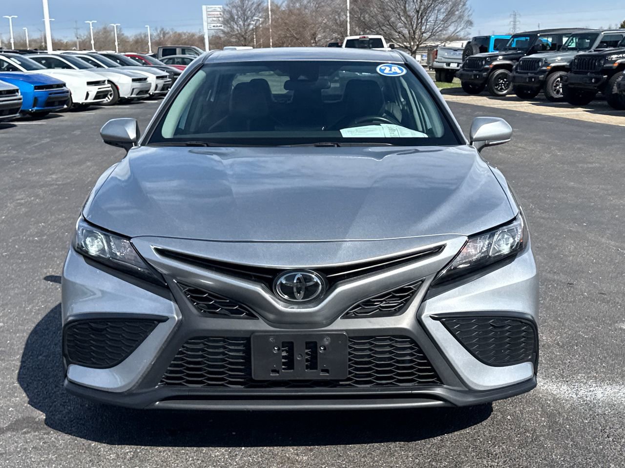 Used 2024 Toyota Camry SE image 8