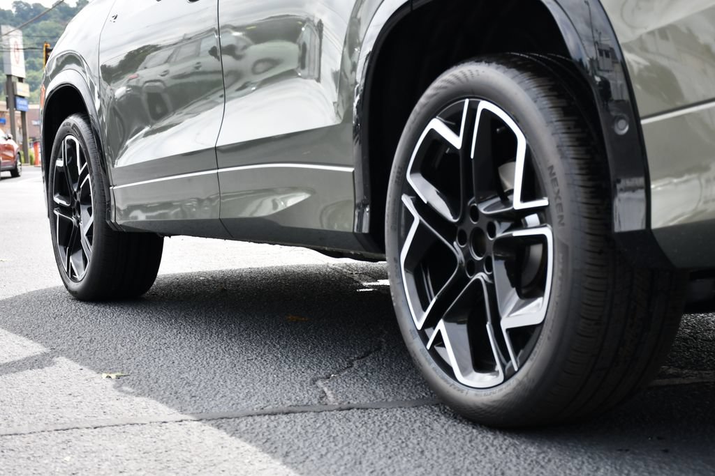 New 2026 Volkswagen Tiguan SEL R-Line AWD/4WD image 9