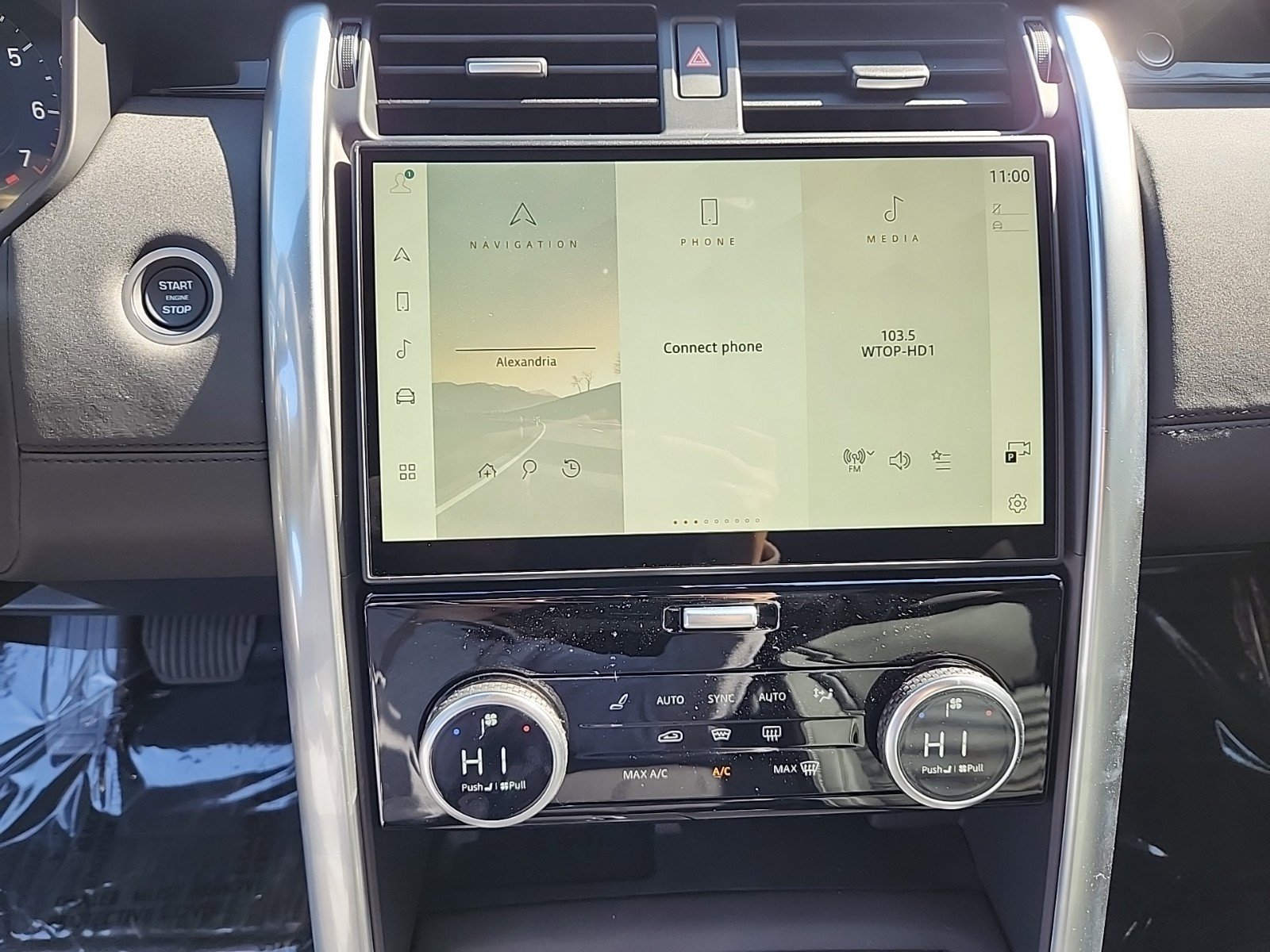 Certified 2025 Land Rover Discovery S image 17