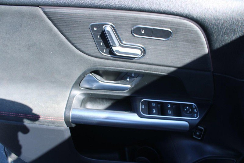 Used 2021 Mercedes-Benz GLA 250 4MATIC image 9