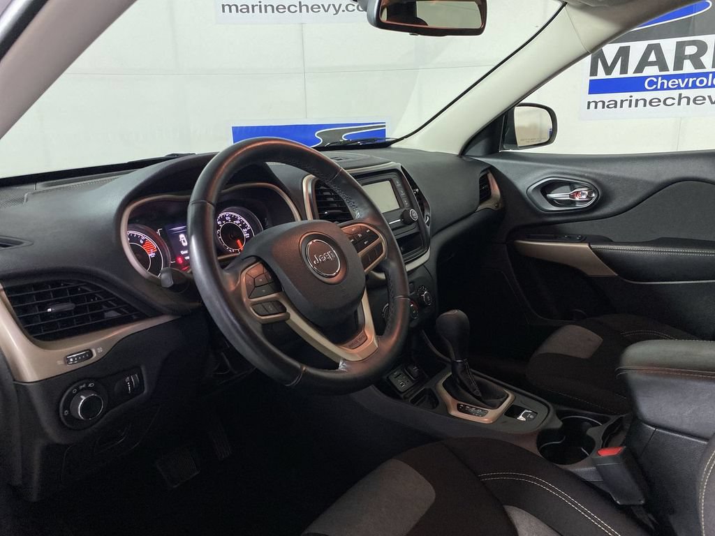 Used 2017 Jeep Cherokee Sport FWD image 15