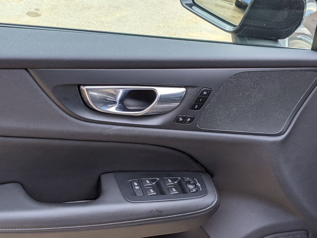 Certified 2025 Volvo V60 B5 Cross Country Plus image 10