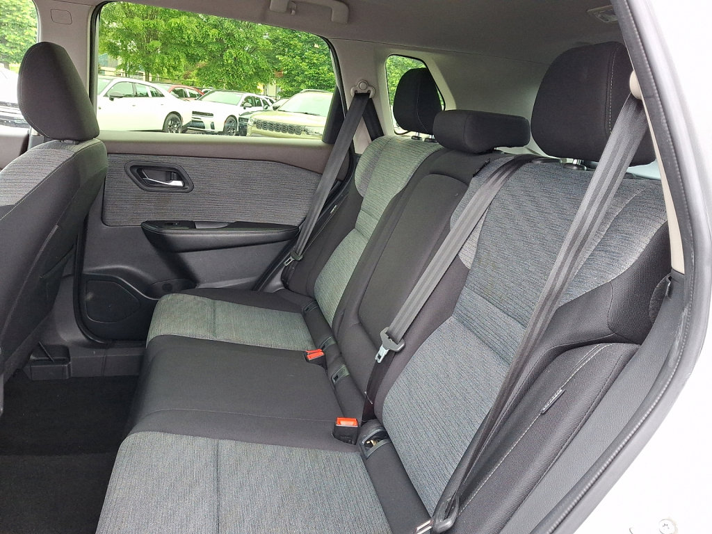 Used 2023 Nissan Rogue SV FWD image 20