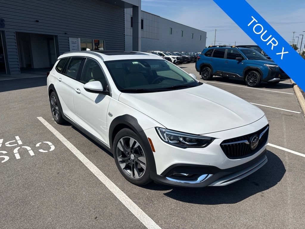 Used 2018 Buick Regal Essence w/ Driver Confidence Package #1