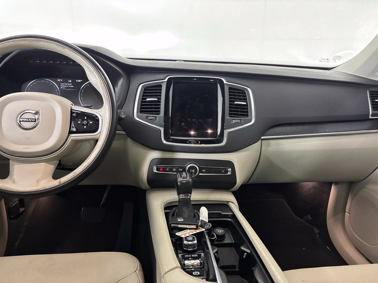 Used 2020 Volvo XC90 T6 Momentum AWD/4WD image 25