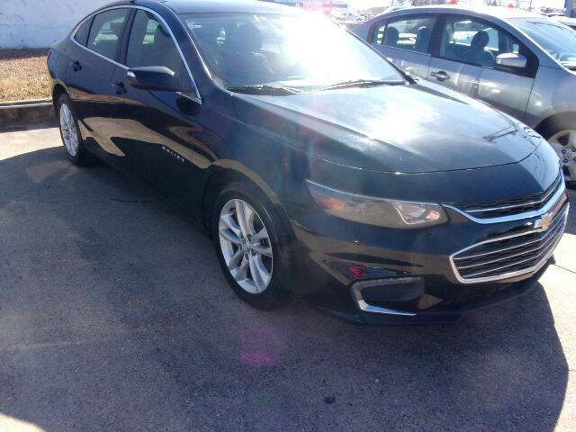 Used 2017 Chevrolet Malibu LT image 3