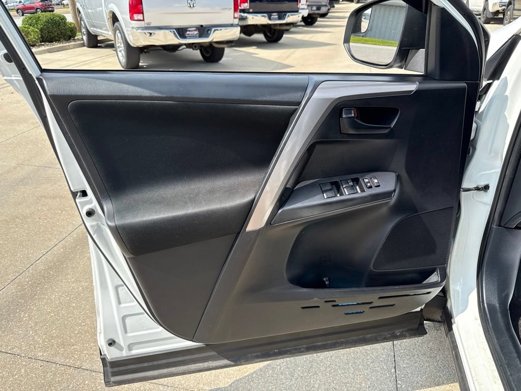 Used 2018 Toyota RAV4 LE w/ All Weather Liner Package AWD/4WD image 21