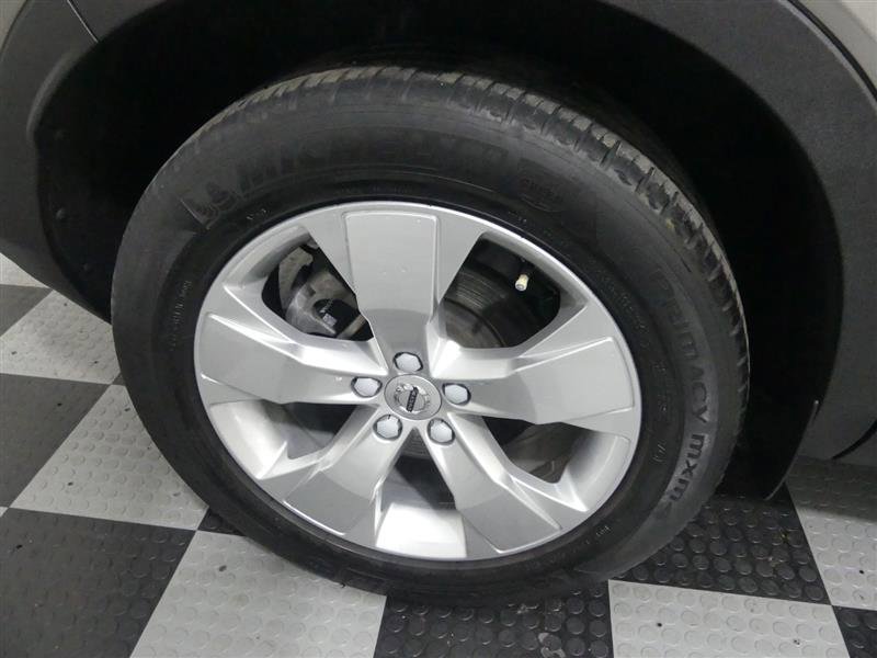 Used 2022 Volvo XC40 T5 Momentum image 17