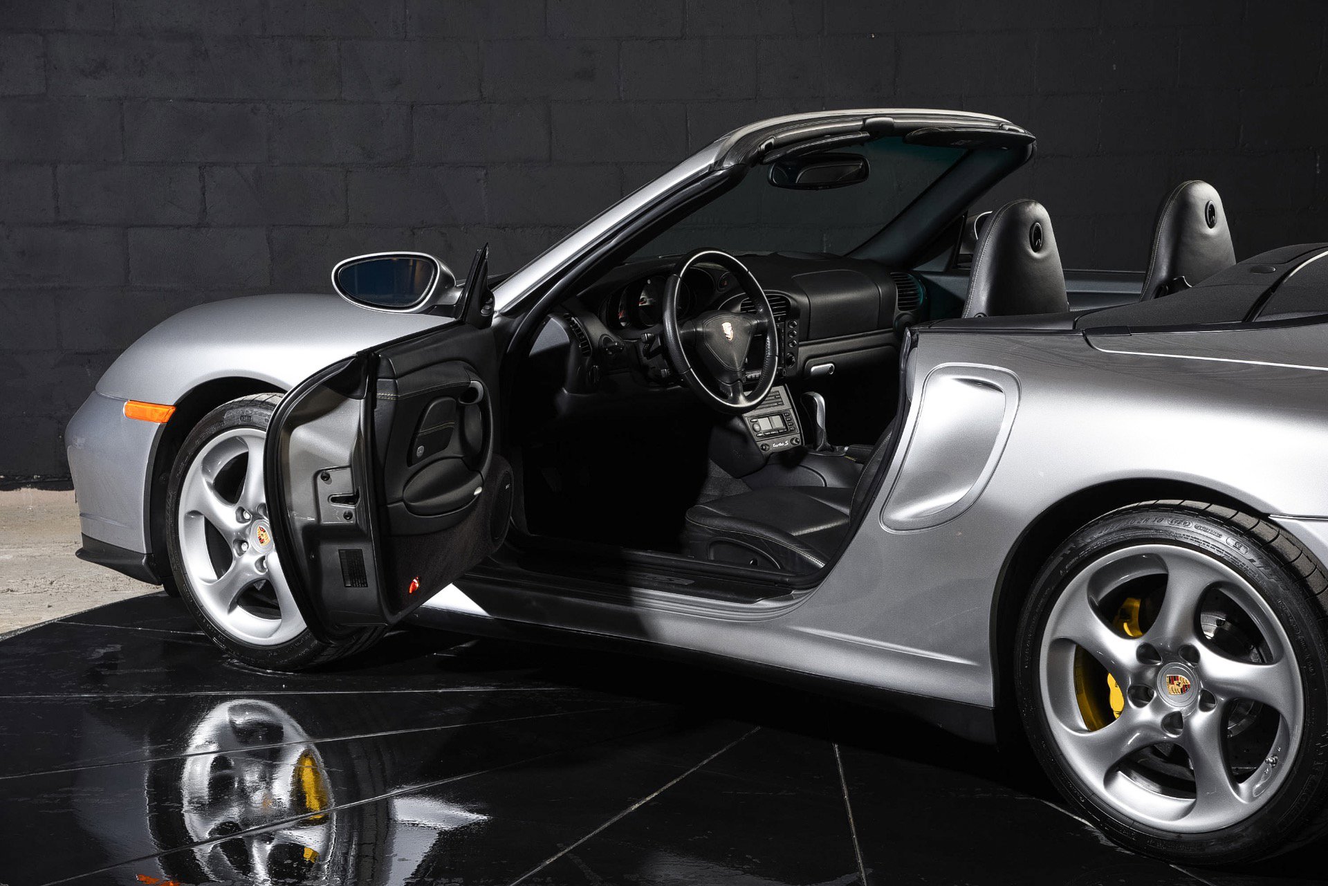 Used 2005 Porsche 911 Turbo image 16