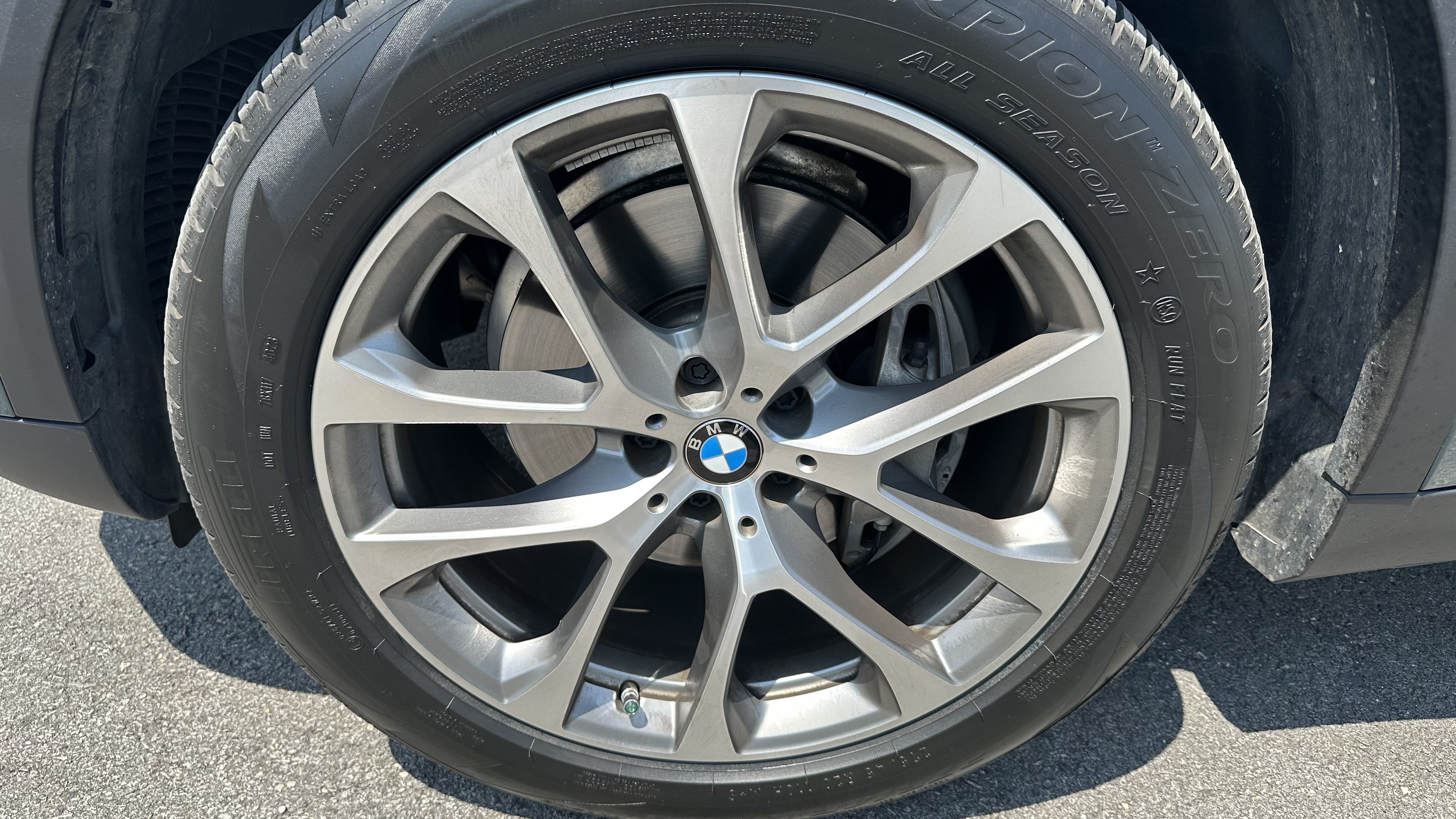 Certified 2024 BMW X5 xDrive40i w/ Premium Package AWD/4WD image 12