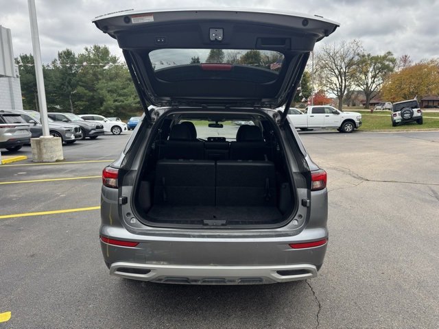 Used 2023 Mitsubishi Outlander SE image 9