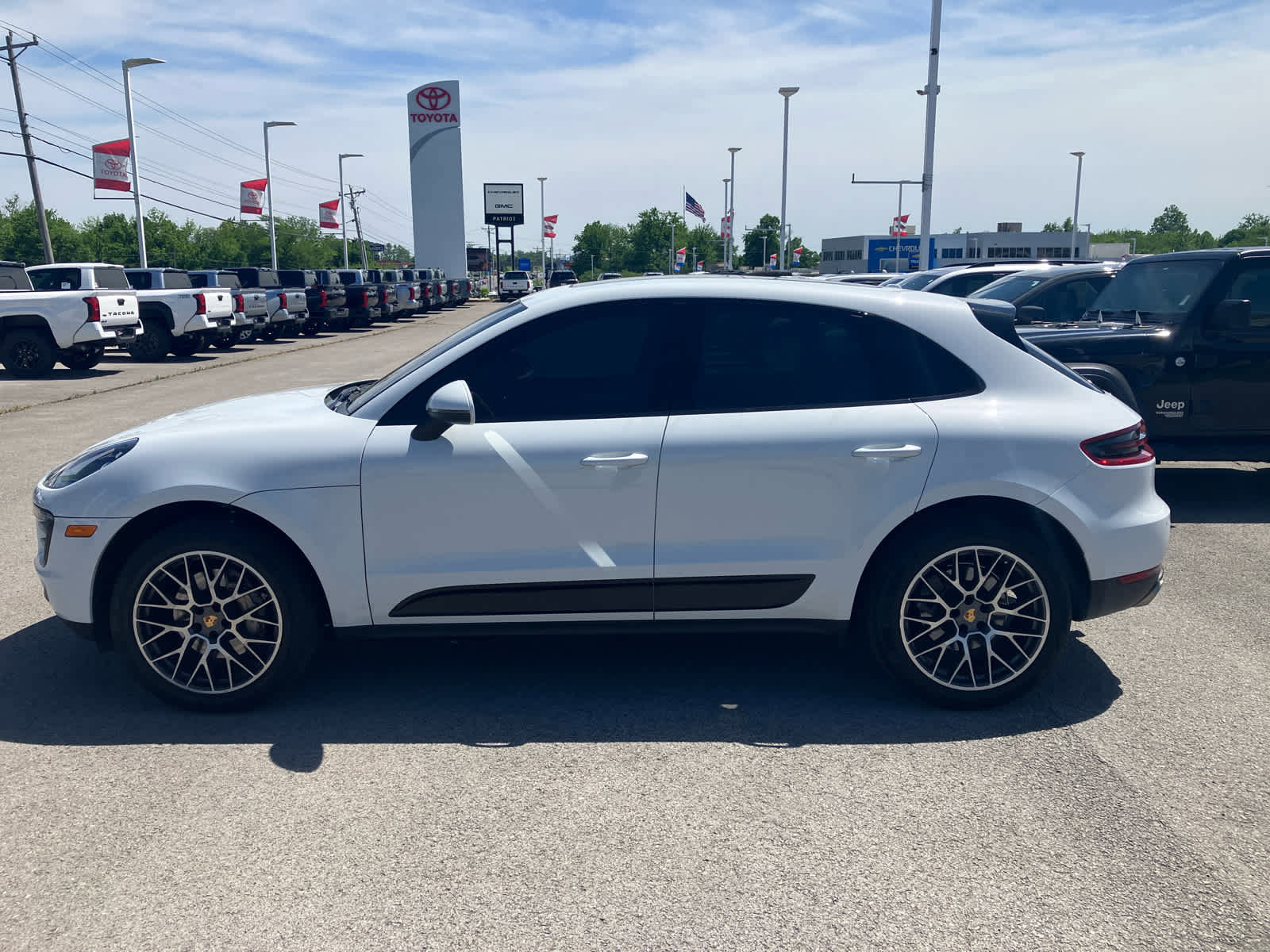 Used 2018 Porsche Macan S w/ Premium Package Plus AWD/4WD image 4