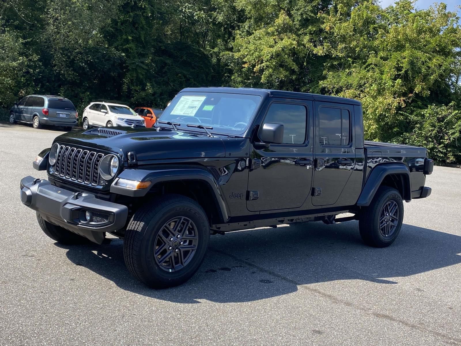 New 2025 Jeep Gladiator Sport image 3