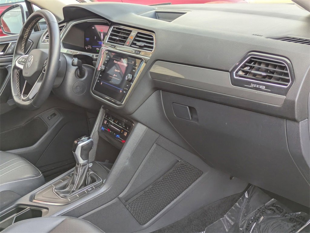 Used 2024 Volkswagen Tiguan SE image 31