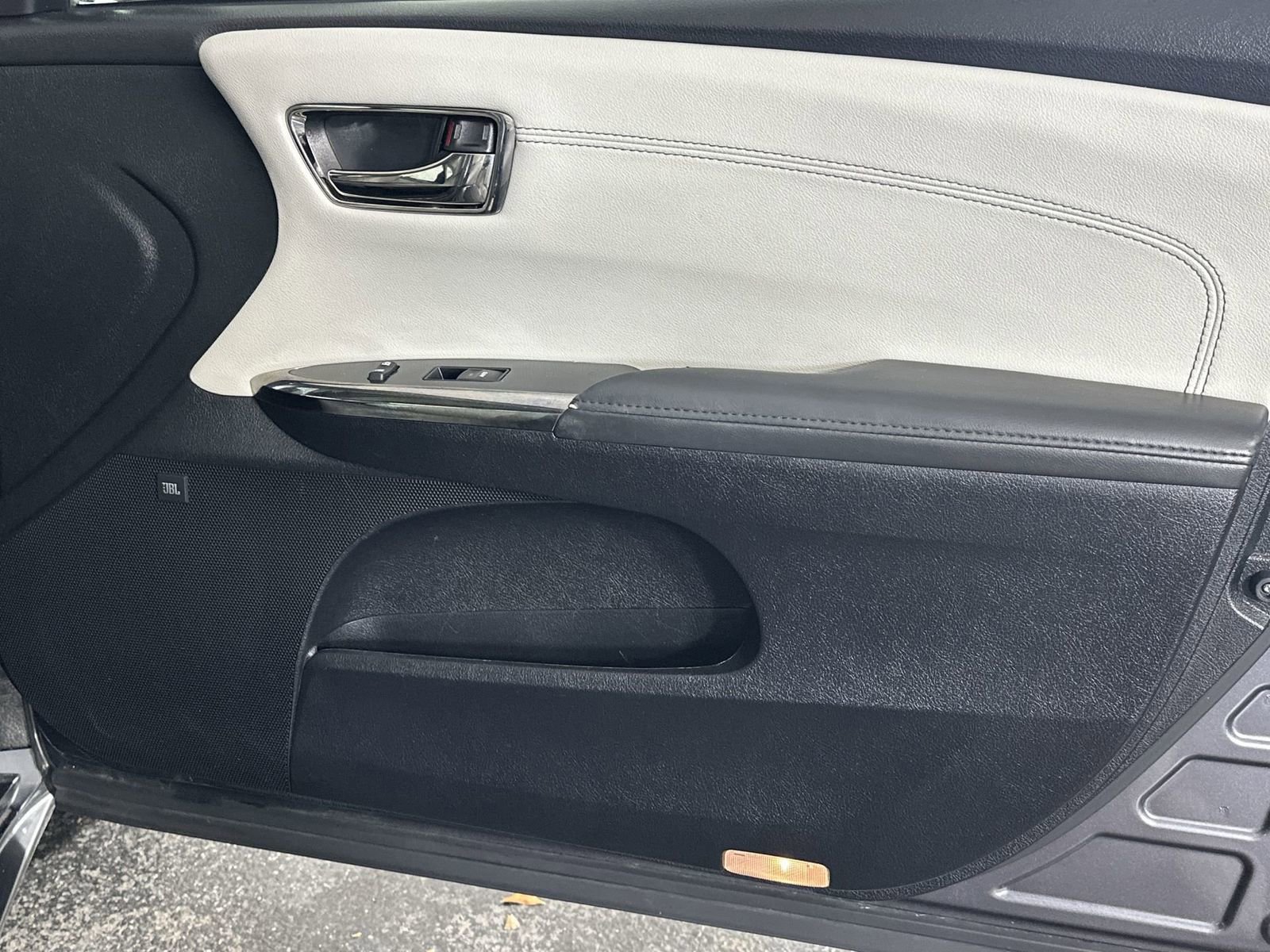 Used 2016 Toyota Avalon Limited w/ Toyota Safety Sense Package image 31