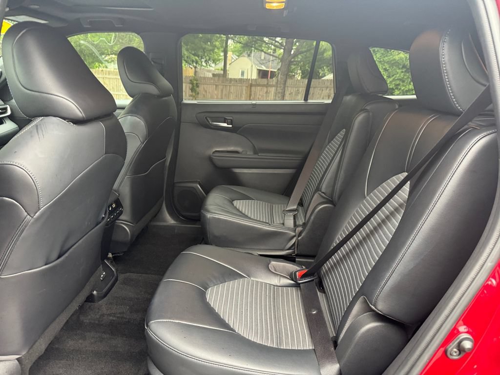 Used 2023 Toyota Highlander XSE AWD/4WD image 19