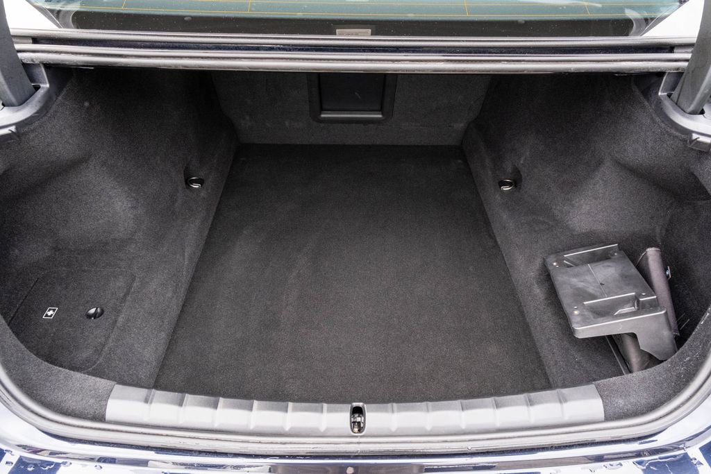 Used 2023 BMW 740i w/ Parking Assistance Package image 31