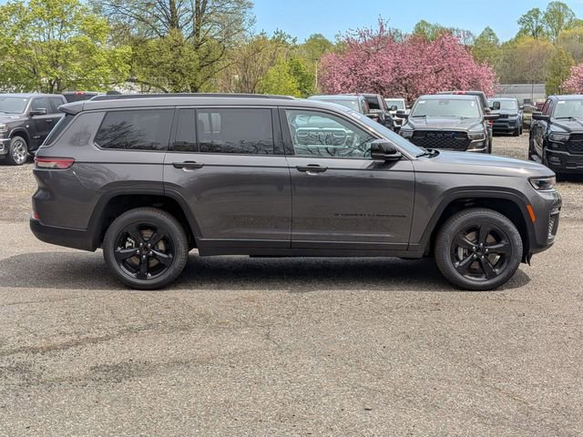 New 2026 Jeep Grand Cherokee L Limited w/ Limited Altitude Package AWD/4WD image 2
