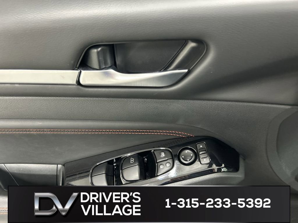 Used 2023 Nissan Altima 2.5 SR image 11