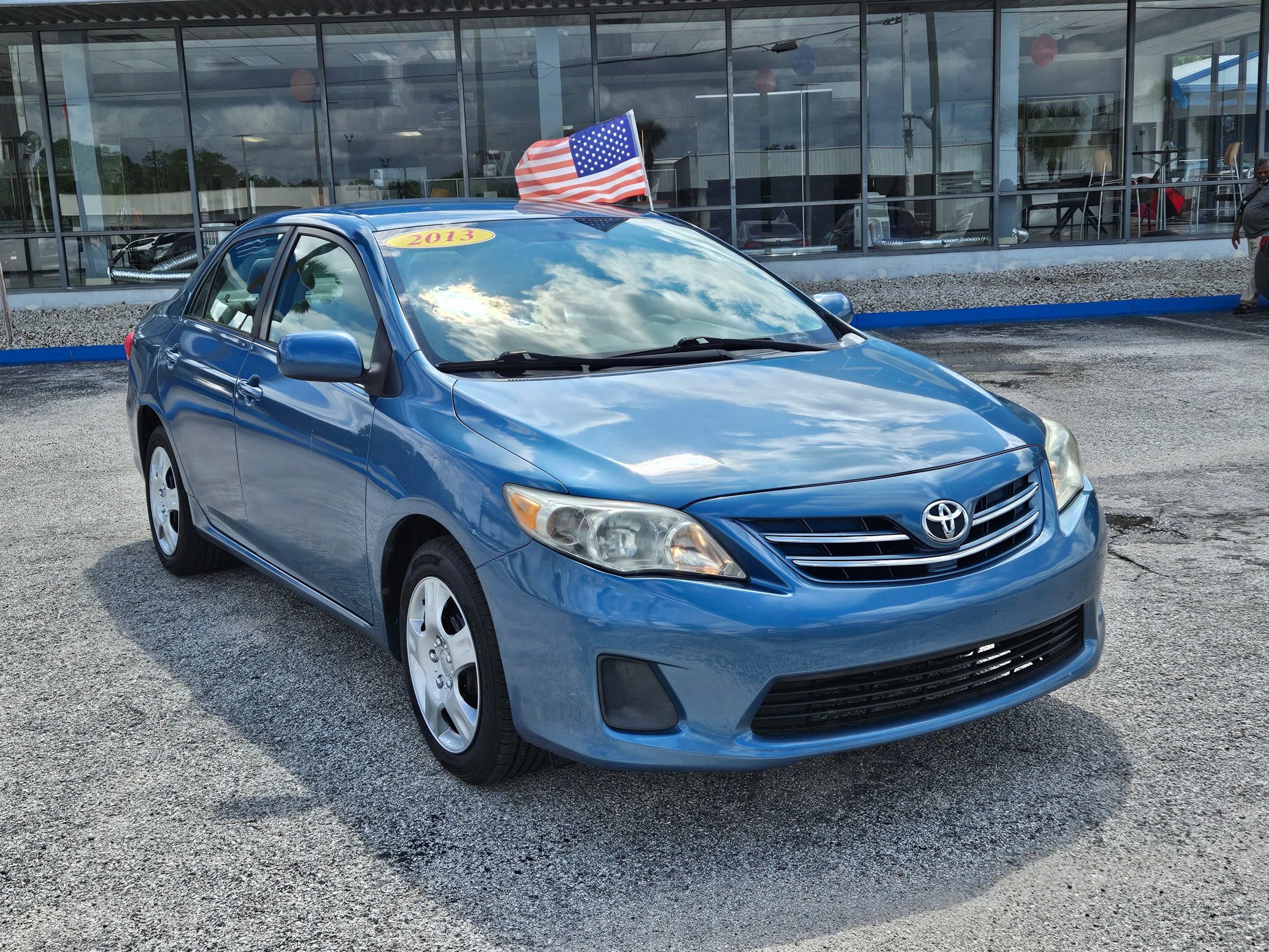 Used 2013 Toyota Corolla LE FWD image 18