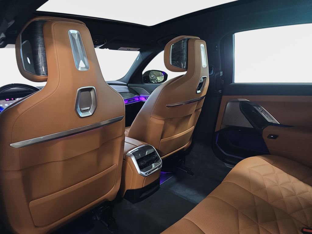 Used 2023 BMW 740i image 16