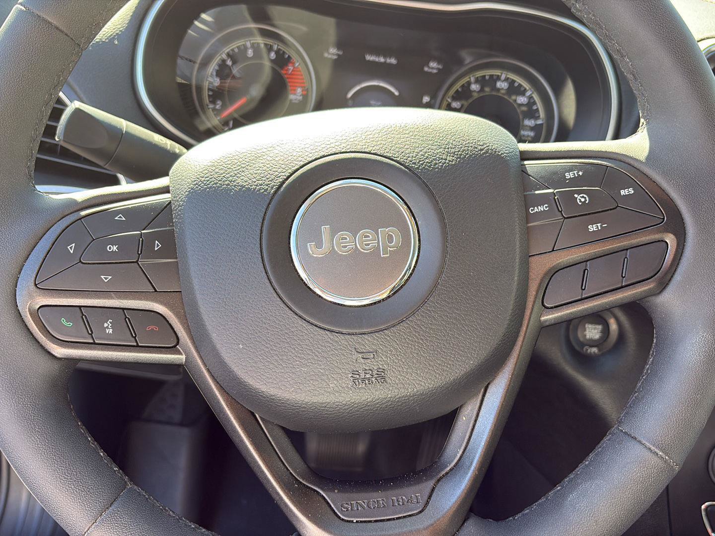 Used 2022 Jeep Cherokee Trailhawk w/ Premium Leather Package AWD/4WD image 24