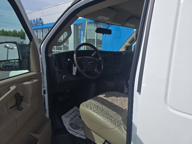 Used 2025 GMC Savana 3500 RWD image 10