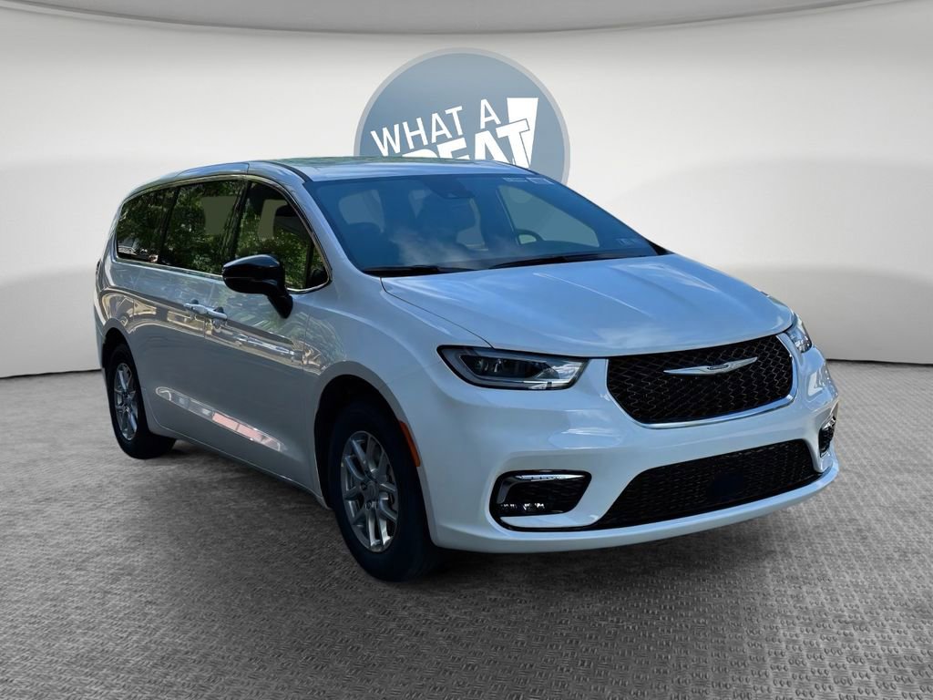 New 2026 Chrysler Pacifica Select FWD image 1