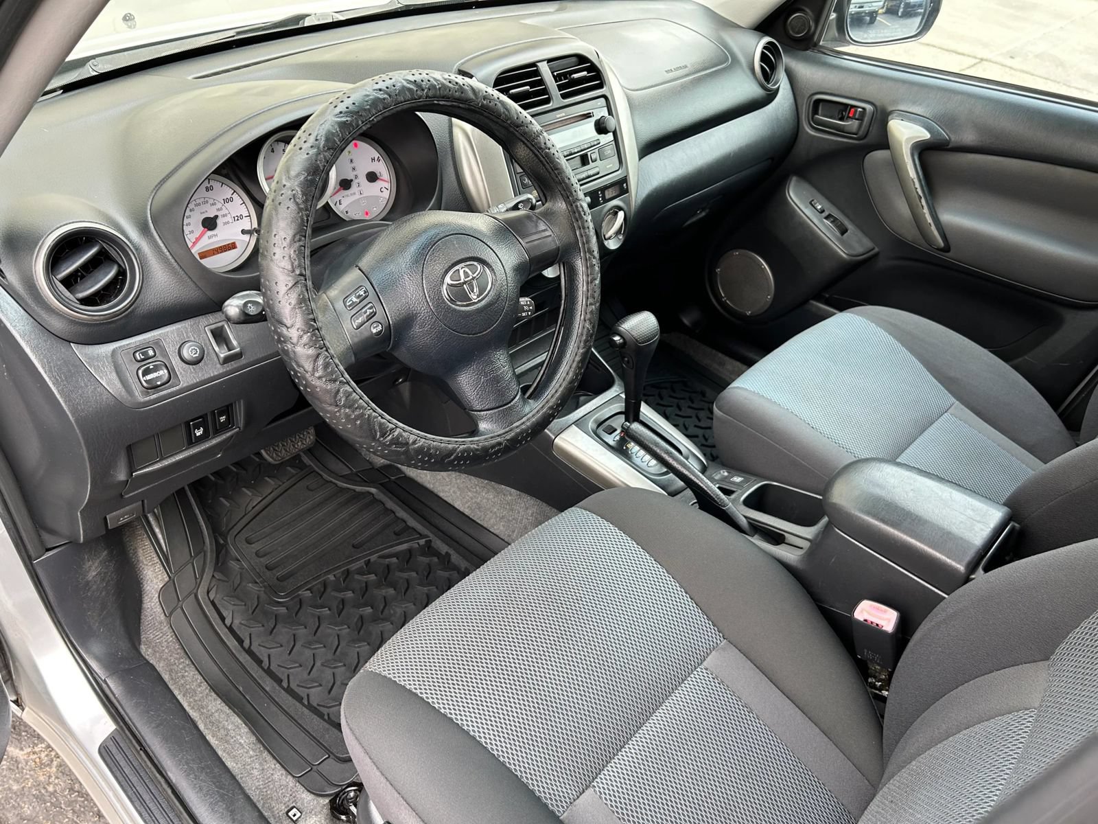 Used 2005 Toyota RAV4 2WD w/ Sport Pkg image 24
