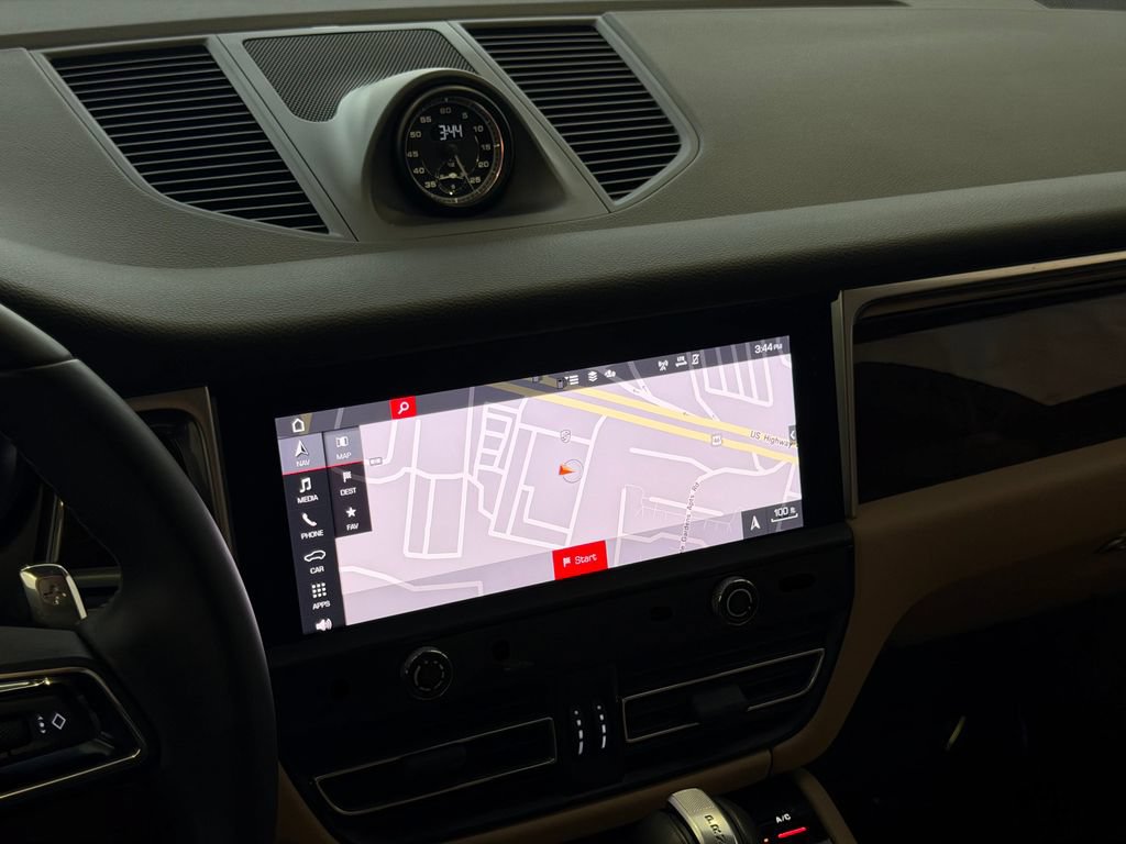 Certified 2023 Porsche Macan S AWD/4WD image 22