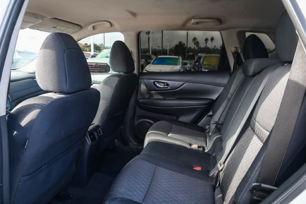 Used 2020 Nissan Rogue SV FWD image 19