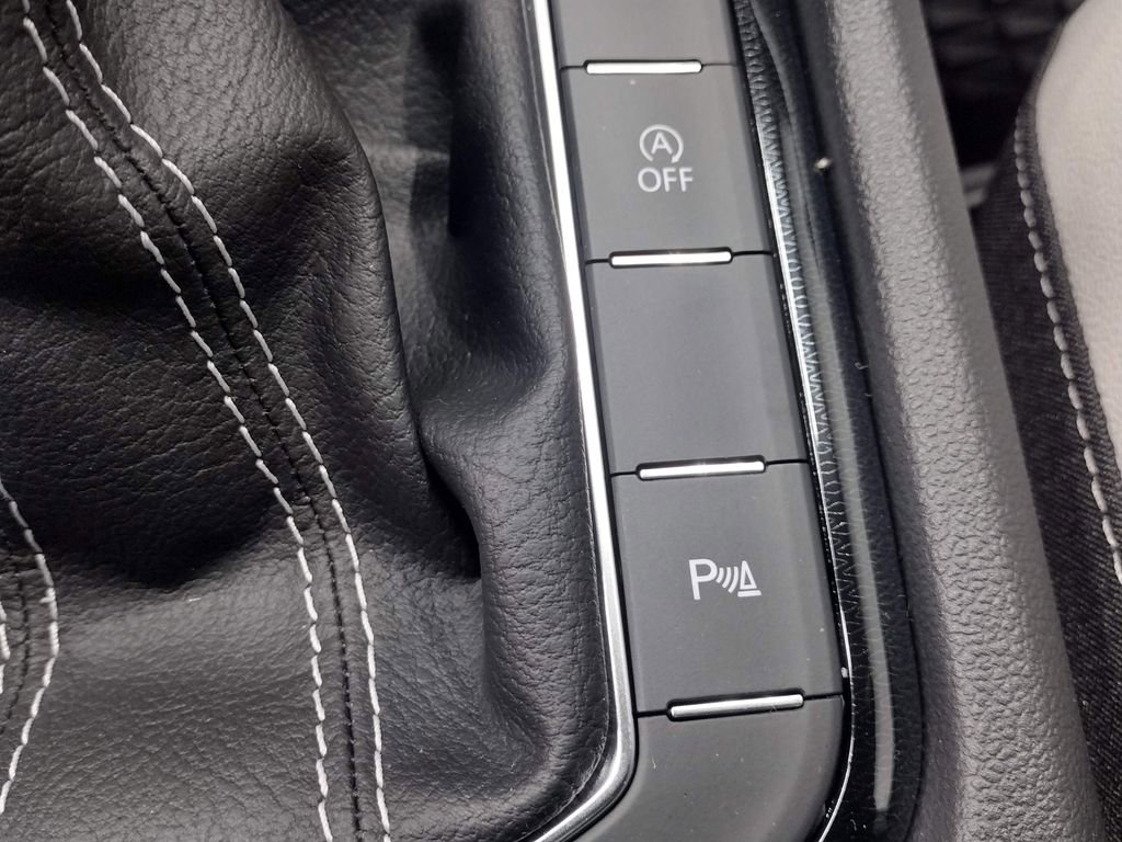 New 2025 Volkswagen Taos SE image 32