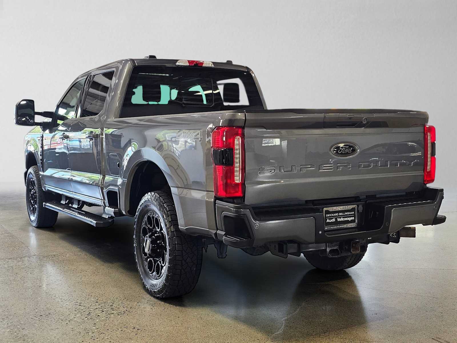 Used 2024 Ford F250 Lariat w/ Black Appearance Package AWD/4WD image 5