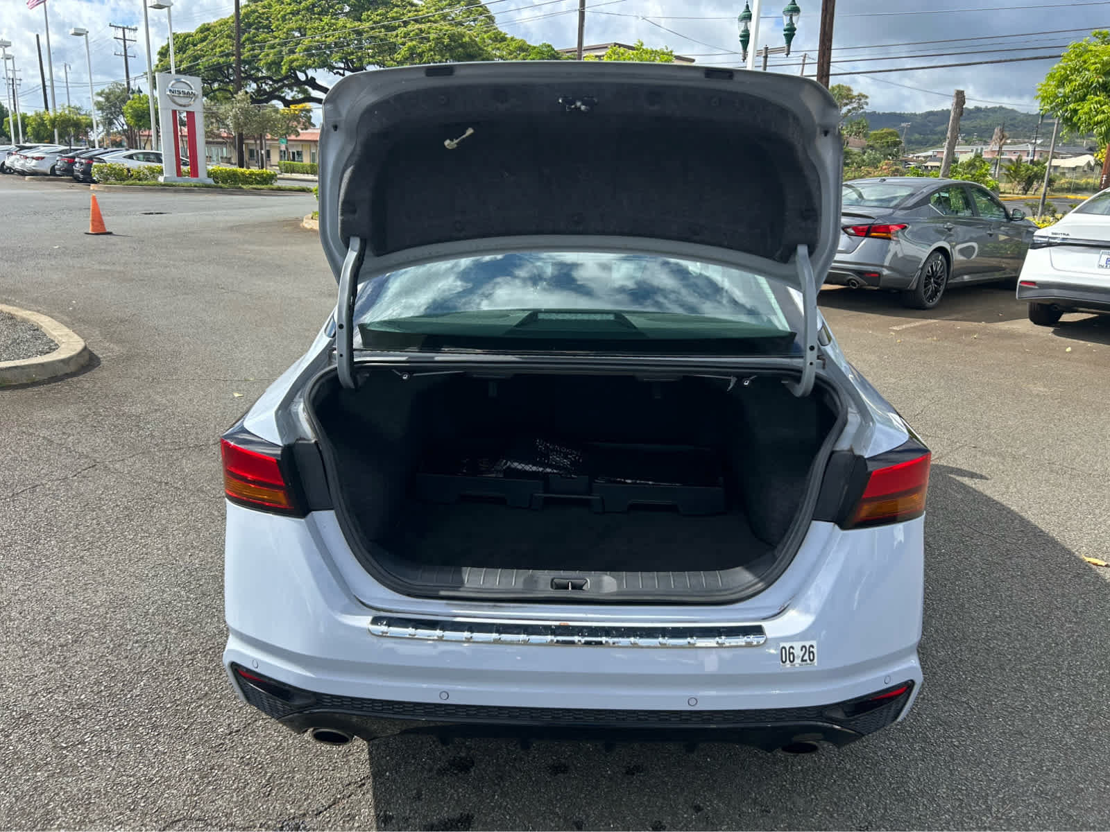 Used 2023 Nissan Altima 2.5 SR w/ SR Premium Package FWD image 11