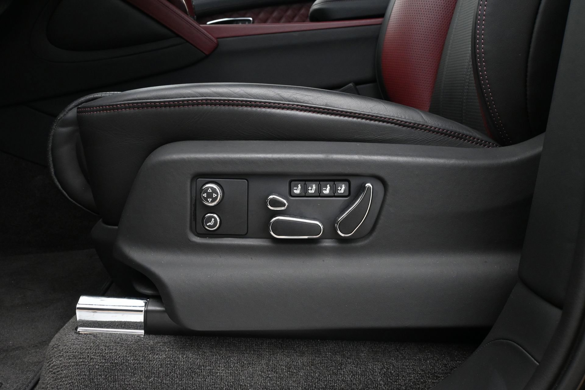 Used 2024 Bentley Bentayga AWD/4WD image 15