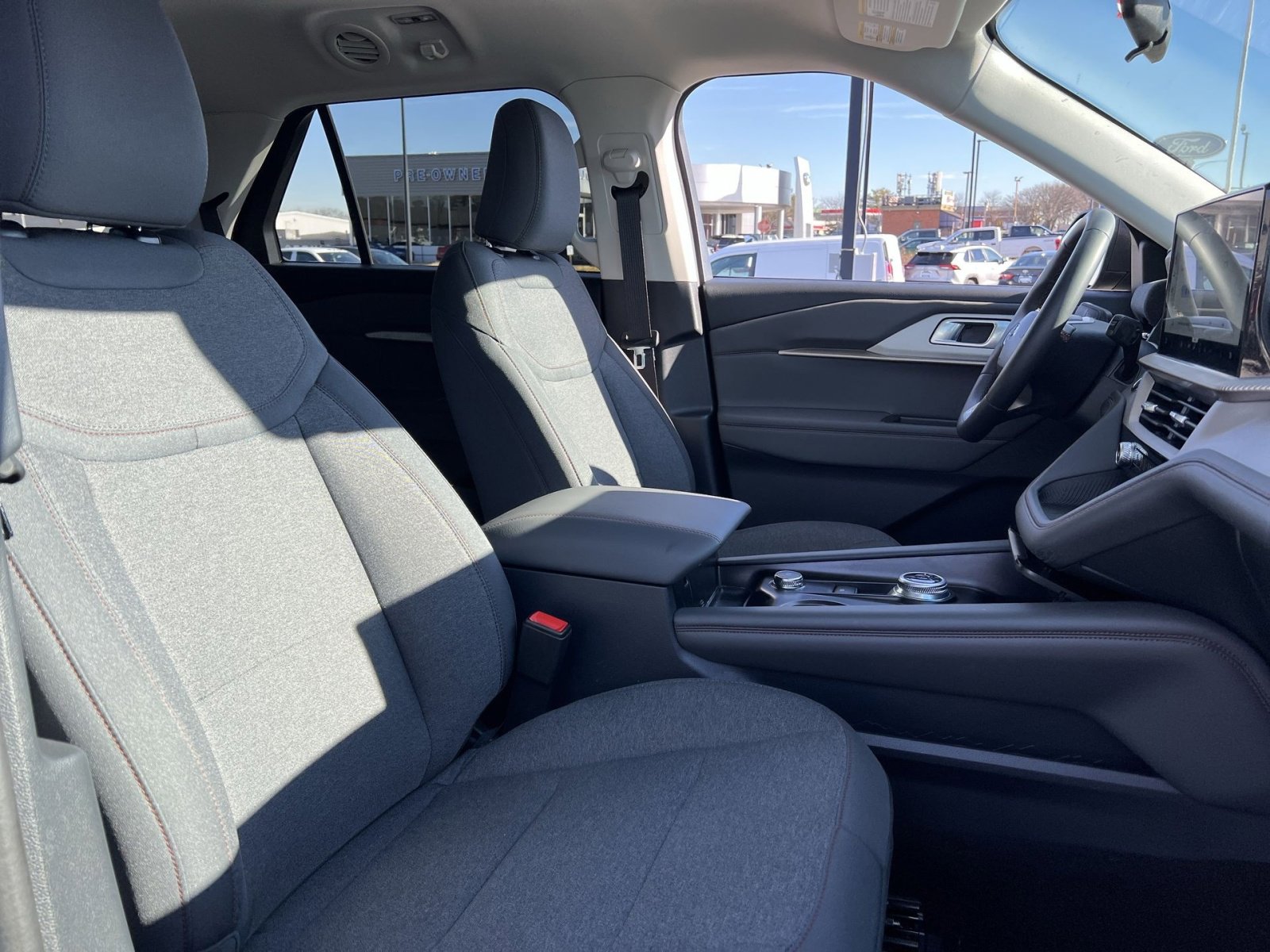 Used 2025 Ford Explorer Active image 26