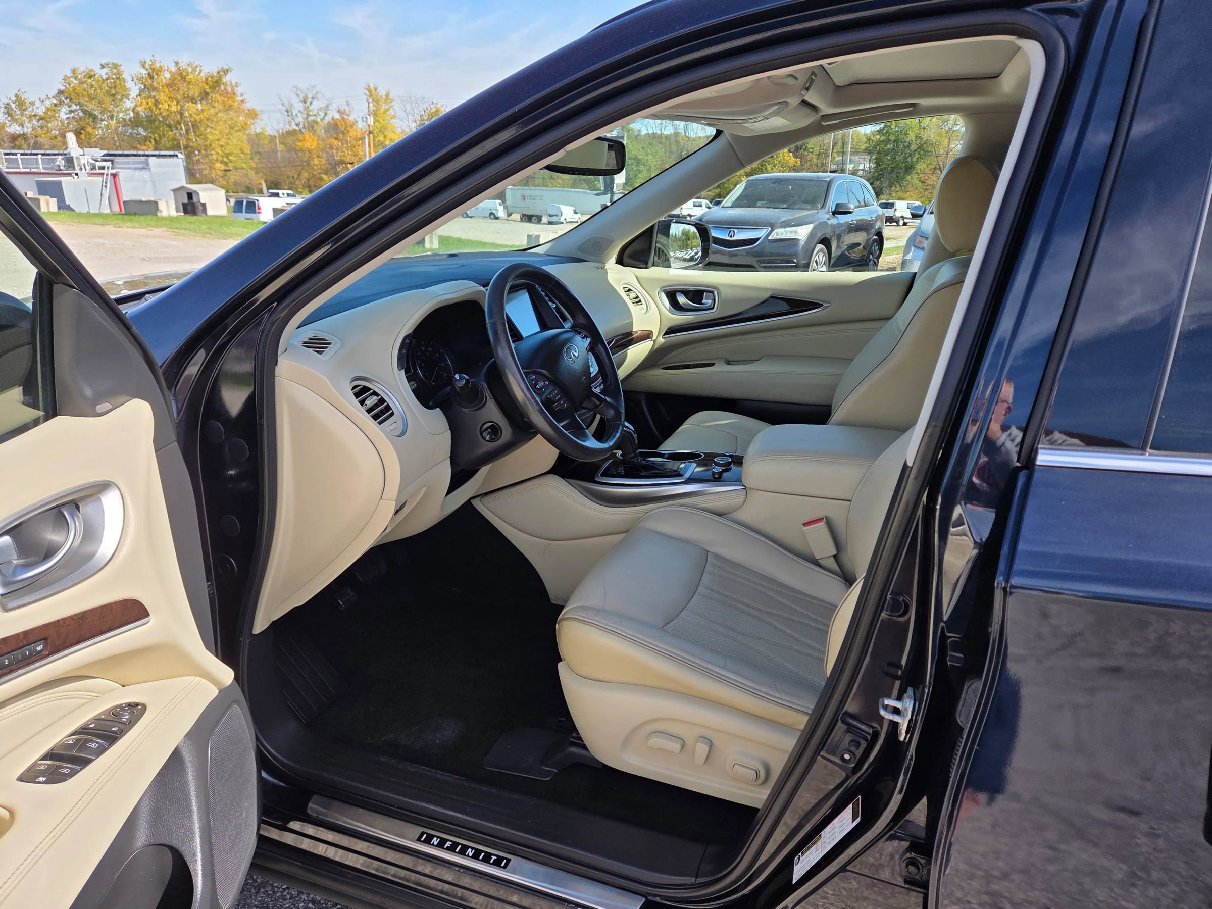 Used 2018 INFINITI QX60 Luxe w/ Deluxe Technology Package image 11