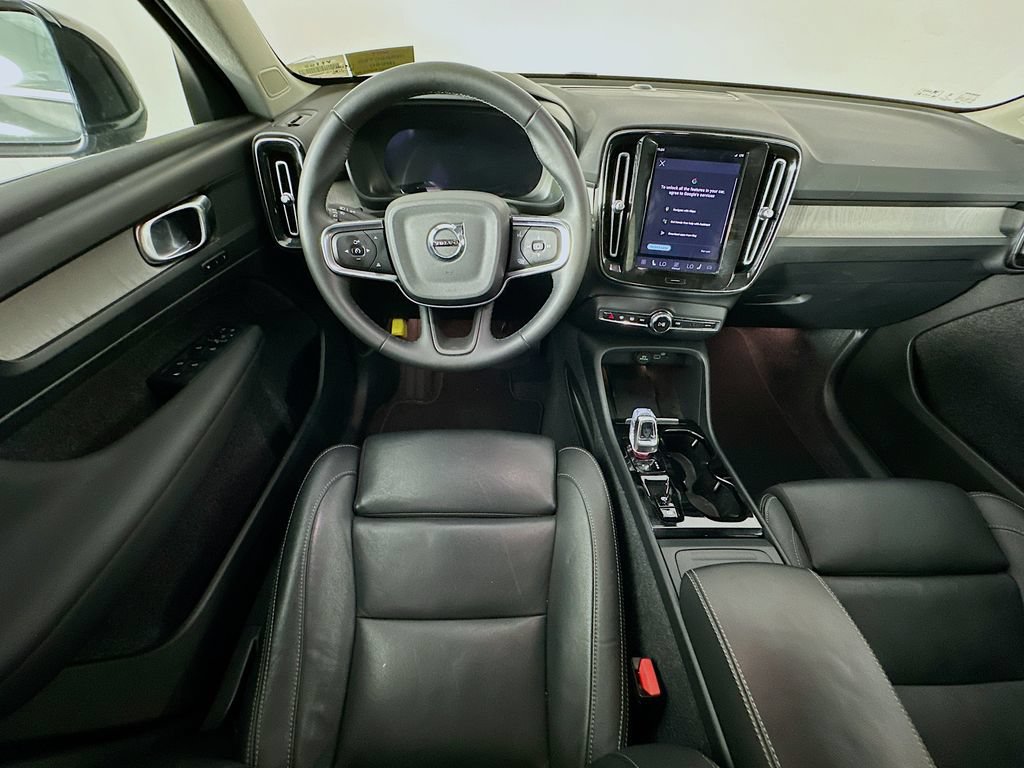 Used 2024 Volvo XC40 B5 Plus AWD/4WD image 9