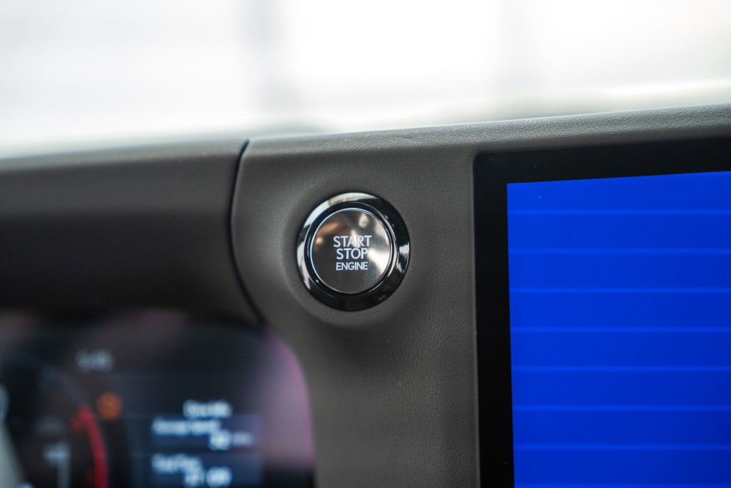 Used 2025 Lexus GX 550 w/ Cold Area Package image 32